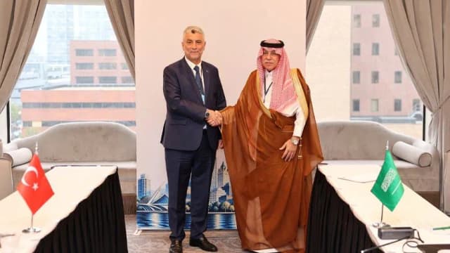 بولاط يبحث مع القصبي تعزيز التجارة بين تركيا والسعودية