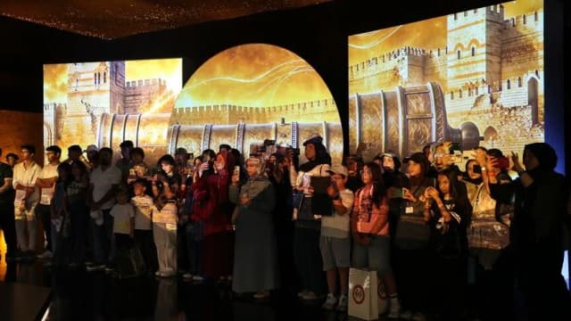 زوار "تكنوفيست" يخوضون رحلة عبر 12 ألف عام في 3 دقائق