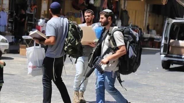 الضفة.. مقتل فلسطيني برصاص مستوطنين إسرائيليين خلال هجوم على "ياسوف"