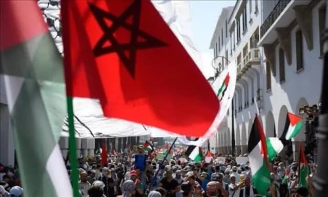 مغاربة يتظاهرون بالرباط نصرة للأقصى ومطالبين بإنهاء التطبيع