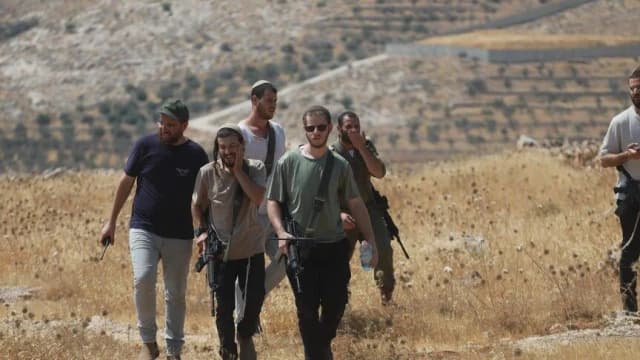 الضفة.. إصابة فلسطيني بهجوم شنه مستوطنون على مزارعين في نابلس