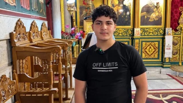 بعد مقتل والدته وجدته.. طفل مسيحي: الاحتلال لا يفرق بين مسلم ومسيحي