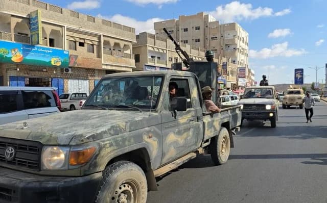 اليمن.. إطلاق عمليات شاملة ضد الحوثيين و50 غارة وهجوم في 6 محافظات