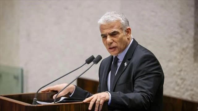مكتب نتنياهو يتحدث عن إجراءات لتأمين الطيران ولابيد يعتبرها "شكلية"