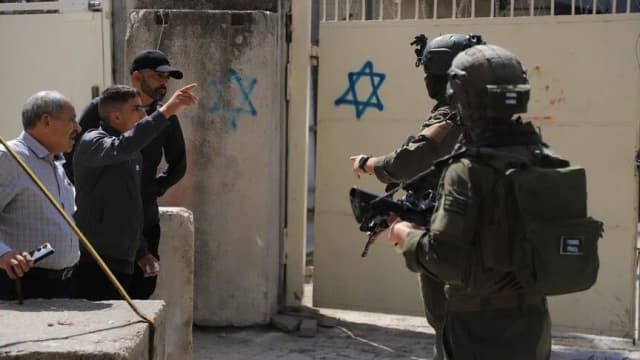 الضفة.. الجيش الإسرائيلي يستحدث ثلاث بوابات وسط الخليل
