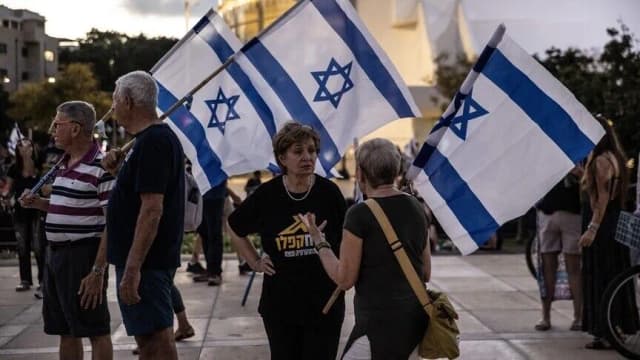 قبل 22 يوما من الانتخابات.. المعارضة تتقدم على ائتلاف نتنياهو بفارق 5 مقاعد