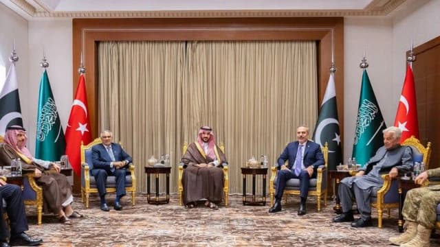 حلف مكة: نعمان محمود أول أمين عام والبدء فورا بتنفيذ الدفاع المشترك