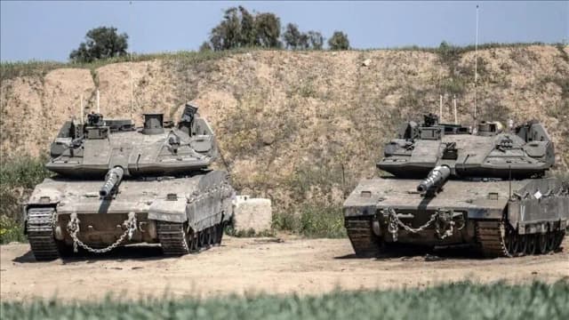 الجيش الإسرائيلي يشدد الحصار على غزة بخندق واسع وساتر ترابي