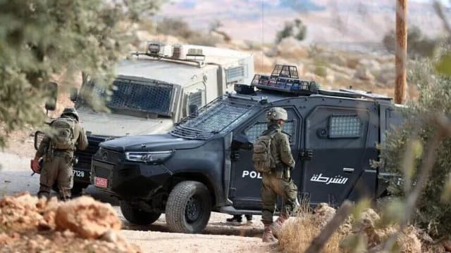 الضفة.. الجيش الإسرائيلي يعتقل 12 فلسطينيا بينهم سيدتان و3 أطفال