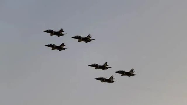التحالف: نحمي باب المندب جوا وشاركنا بـ100 مقاتلة بعملية "فجر اليمن"