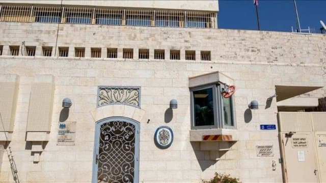 يديعوت أحرونوت: بريطانيا تعتزم طرد 27 دبلوماسيا إسرائيليا