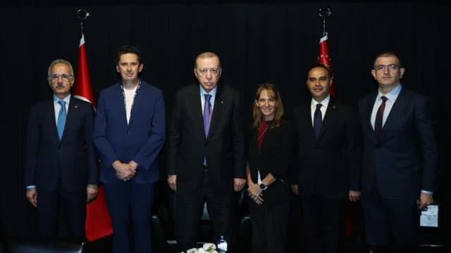 الرئيس أردوغان يستقبل مسؤوليْن رفيعين من "سبيس إكس"