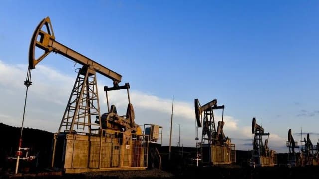 أسعار برنت تهبط 1.4 بالمئة إلى 100.8 دولار للبرميل