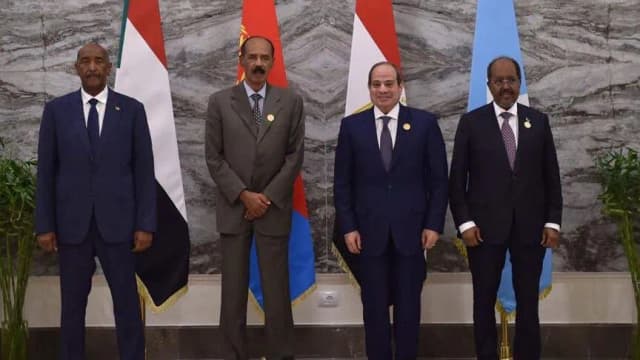 مصر.. البرهان يبحث مع رئيسي الصومال وإريتريا العلاقات وقضايا إقليمية