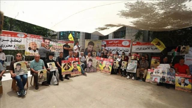 3 سنوات من الإبادة.. وقفة بالضفة دعما للأسرى في سجون إسرائيل
