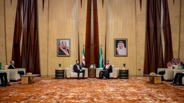 رئاسة سوريا: مباحثات الشرع بالسعودية تناولت الاقتصاد وإعادة الإعمار