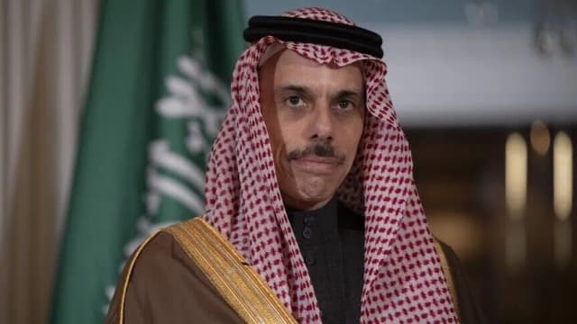 اتصالات سعودية مع الأردن ومصر تبحث هجمات الحوثيين وأمن البحر الأحمر