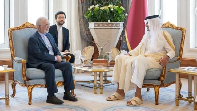 أمير قطر يبحث مع وزير الداخلية الإيراني جهود خفض التصعيد بالمنطقة