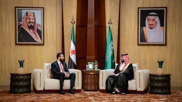 الشرع ومحمد بن سلمان يبحثان العلاقات الثنائية ومستجدات المنطقة