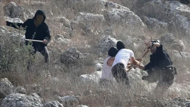 إصابة فلسطينيين اثنين باعتداءات إرهابية نفذها مستوطنون في نابلس