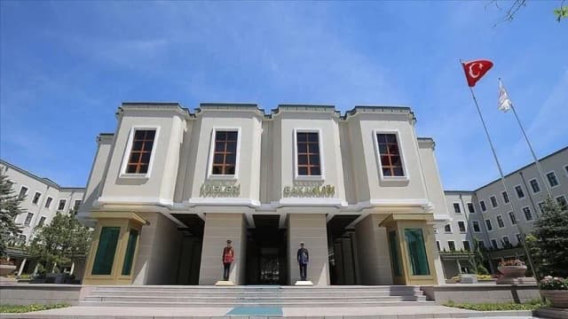 تركيا وبريطانيا تؤكدان أهمية تعزيز التعاون الأمني ومكافحة الهجرة