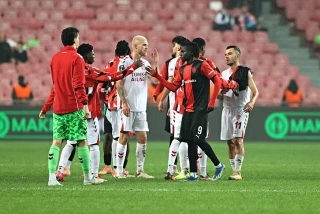 صامسون سبور التركي يعيّن الكرواتي نيناد بياليتسا مدربًا للفريق