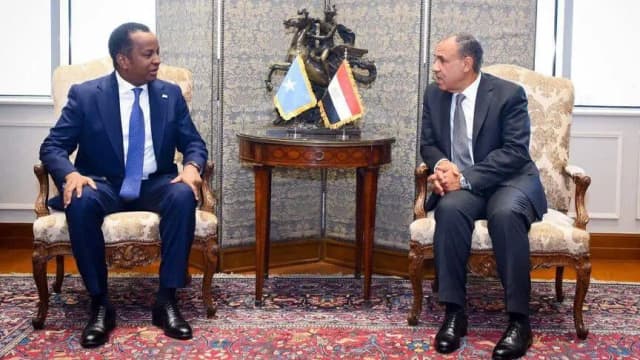 مصر والصومال يبحثان سبل تعزيز العلاقات وتطورات القرن الإفريقي