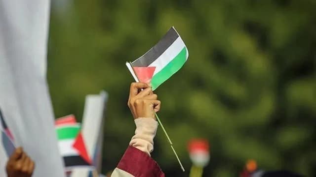 لدعمها فلسطين.. الروائية سالي روني تضطر لسحب كتبها من السوق البريطانية