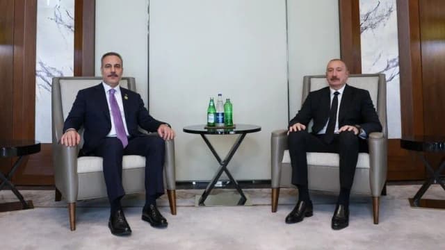 فيدان: العلاقات التركية الأذربيجانية راسخة واختُبرت في أصعب الظروف