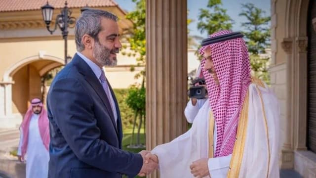 الشيباني خلال لقائه فيصل بن فرحان: أمن السعودية من أمن سوريا