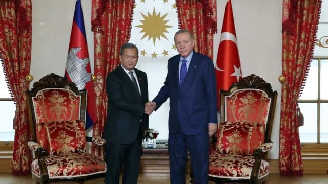 أردوغان يستقبل رئيس الوزراء الكمبودي في إسطنبول