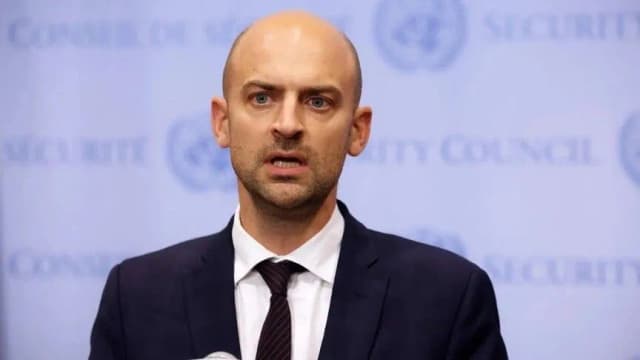 وزير الخارجية الفرنسي يصل بيروت للقاء مسؤولين لبنانيين