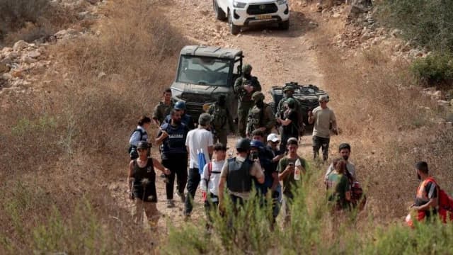حتى الدبلوماسيون لم يسلموا.. إرهاب المستوطنين يطال أجانب بالضفة
