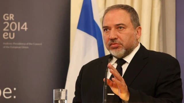 ليبرمان: تقاعس نتنياهو عن كبح المستوطنين يقوض الدعم الدولي لإسرائيل