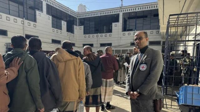 الصليب الأحمر: الحوثيون يفرجون عن 159 محتجزًا في صنعاء