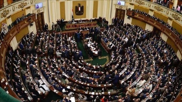 البرلمان المصري يبدأ جلسة طارئة لبحث التحرك دفاعا عن السعودية
