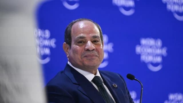 السيسي يحذر من استخدام مواقع التواصل في "شحن مواطنين لتدمير بلادهم"