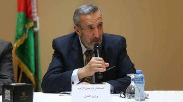 رئيس الوزراء الفلسطيني يكلّف وزير العدل بتسيير مهام وزارة الأوقاف