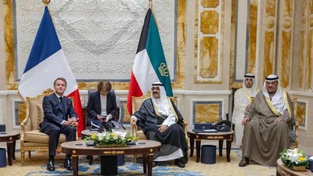 ماكرون وأمير الكويت يبحثان تطورات المنطقة ويشهدان توقيع اتفاقات