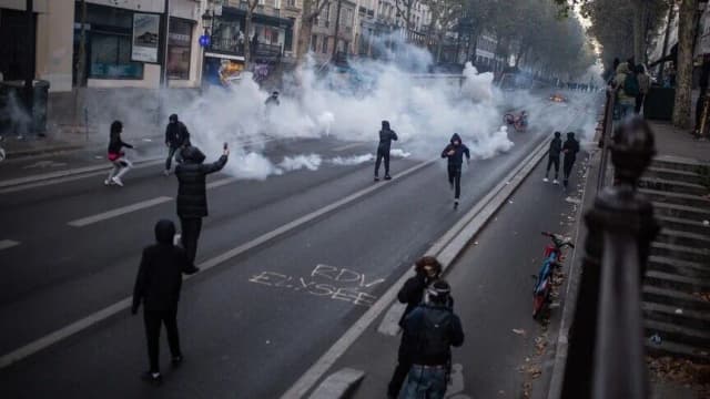 احتجاجات فرنسا.. المفوضية الأوروبية: التظاهر السلمي حق يجب حمايته