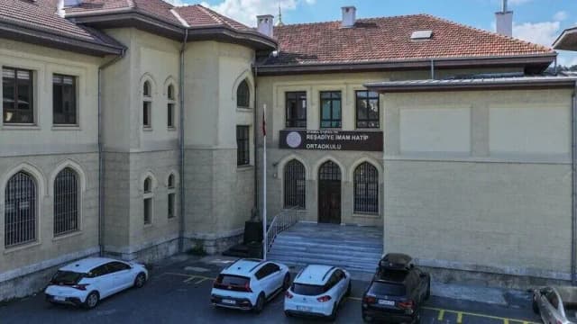 مدرسة "رشادية" في إسطنبول.. خرجت أجيالا وساهمت بحرب الاستقلال