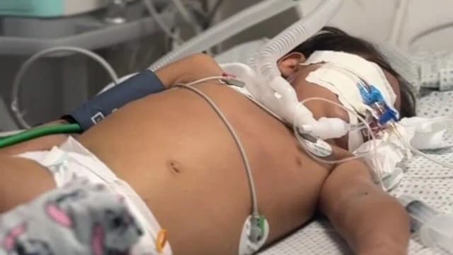 الطفل محمد الجبالي بغزة.. يحاصره السرطان وتدفعه إسرائيل نحو الموت