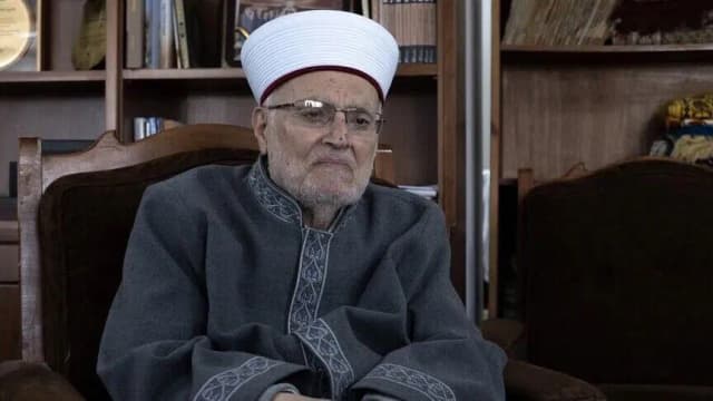 إسرائيل تمدد منع الشيخ عكرمة صبري من دخول الأقصى 6 أشهر