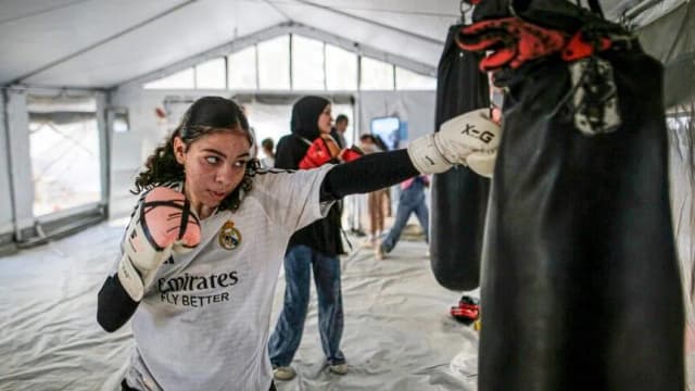 بعد حرمان 3 سنوات.. فلسطينيات بغزة يعدن للملاكمة داخل خيمة