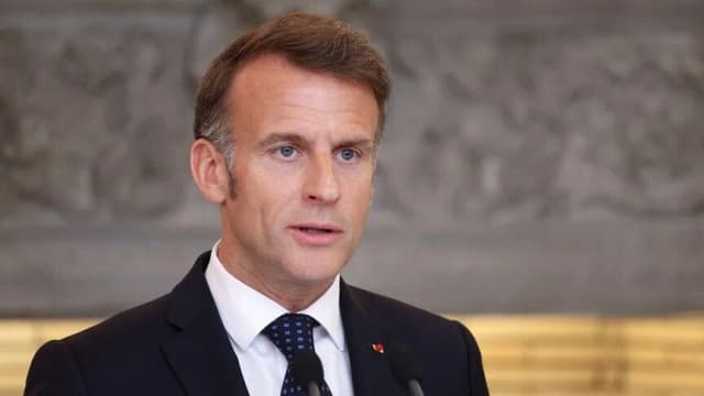 ماكرون يصل الرياض ويلتقي ولي العهد السعودي