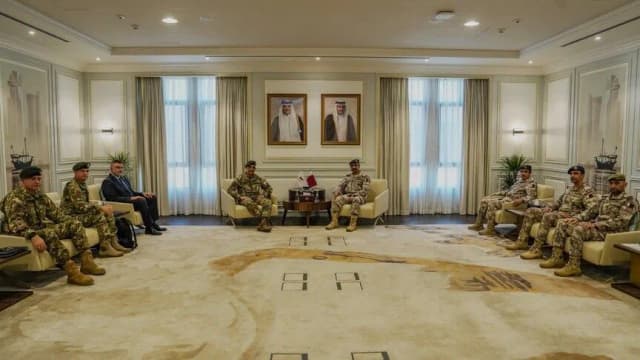 قطر تبحث مع قبرص الرومية تعزيز التعاون العسكري والدفاعي