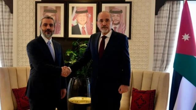 مباحثات "موسعة" بين وزيري خارجية الأردن وسوريا في العقبة