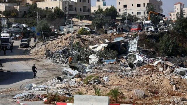 الضفة.. مؤسسات بالخليل تعطل عملها الأحد بسبب العدوان الإسرائيلي