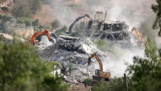 إسرائيل تجبر فلسطينيا على هدم منزله في القدس
