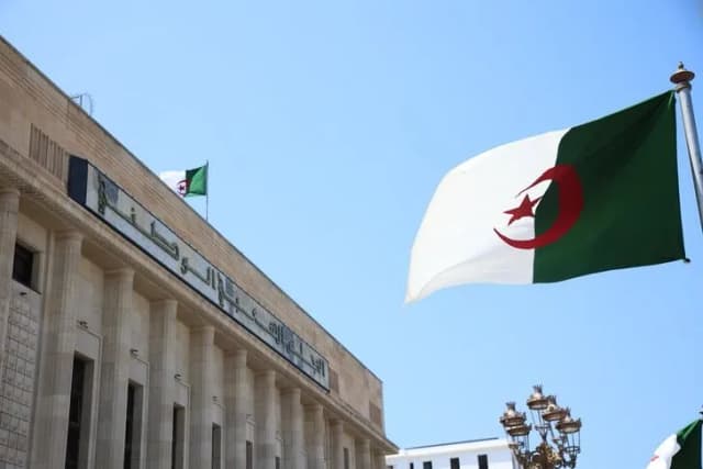 الجزائر.. البرلمان يوافق على إرسال وحدة عسكرية إلى النيجر